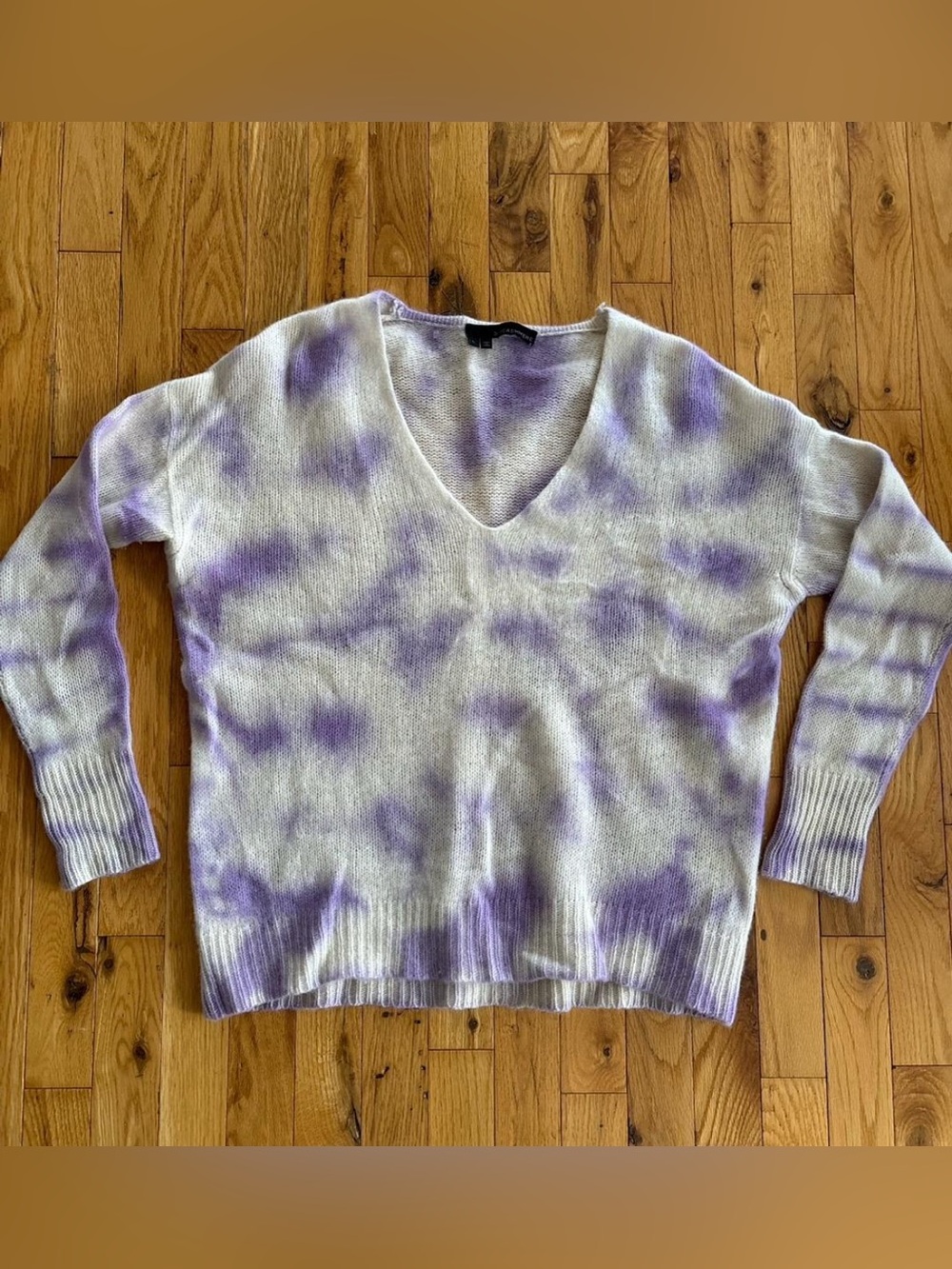 100% cashmere v-neck sweater